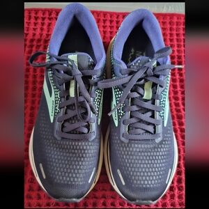 Brooks Women's Athletic Shoes in Purple and Mint